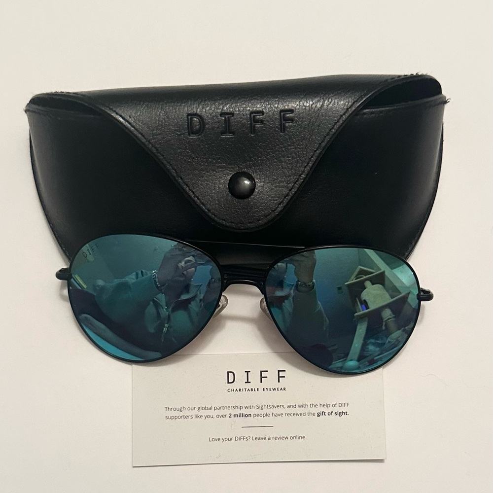DIFF Eyewear Black Aviator Sunglasses